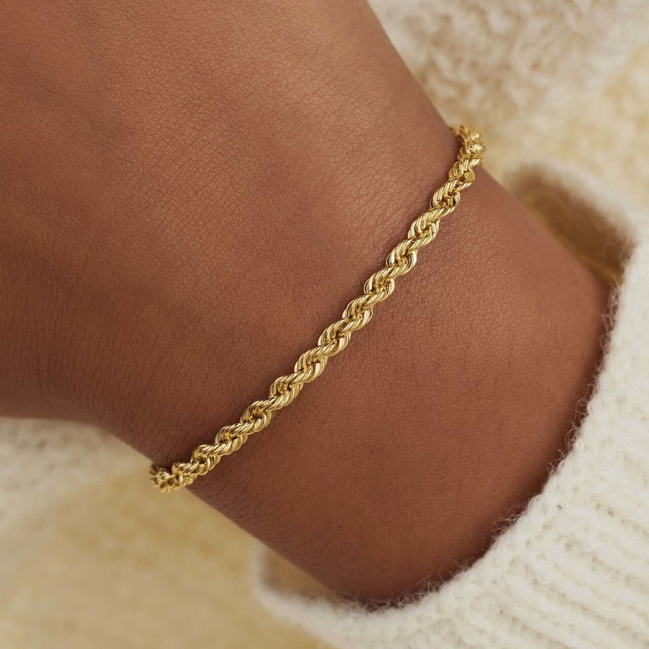 Isabel Bernard Rivoli Violette 14 karat gold bracelet with twist