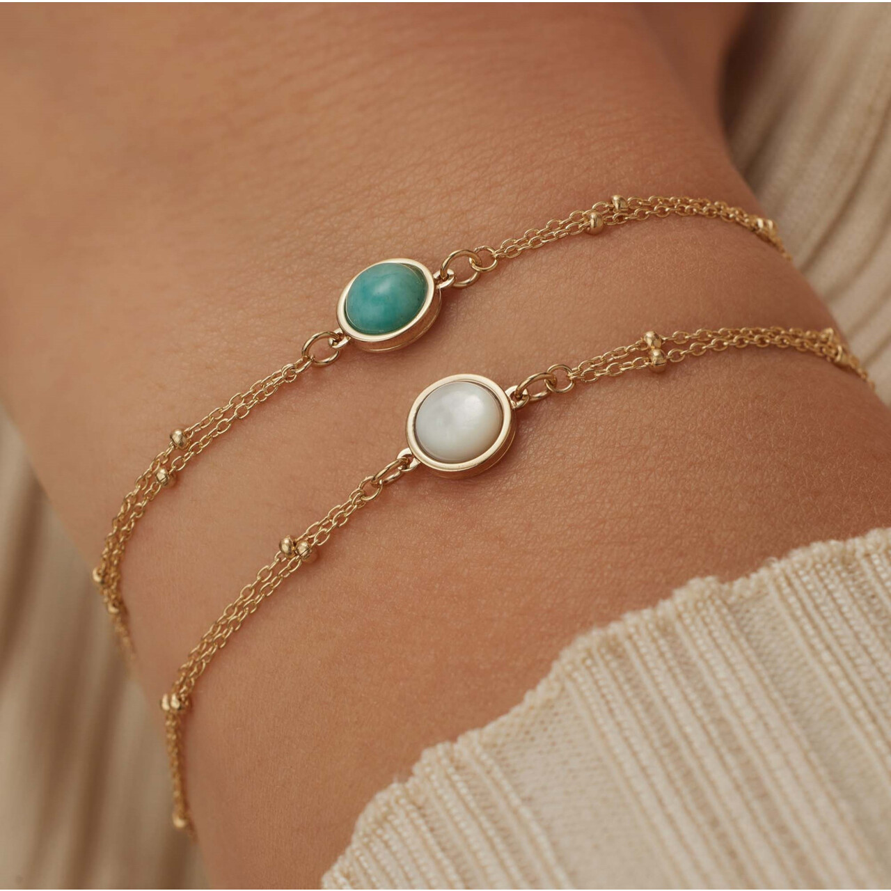 Isabel Bernard Belleville Marguerite 14 karat gold bracelet with mother of pearl gemstone