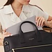 Isabel Bernard Honoré Anique svart läder handväska av kalvskinn med 16.4 tums laptopfack