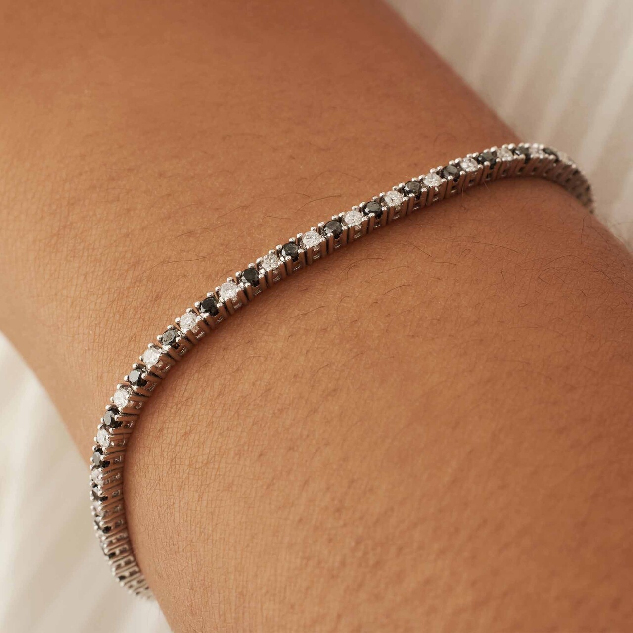 Isabel Bernard De la Paix Feline 14 karat white gold tennis bracelet with black and white diamonds 1.05 carat