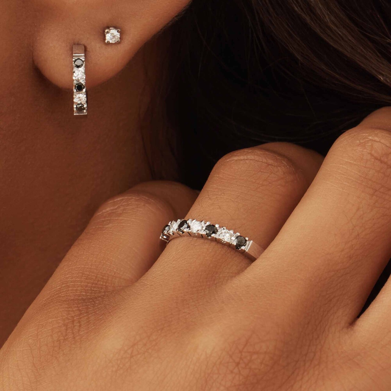 Isabel Bernard De la Paix Feline 14 karat white gold ring with black and white diamonds 0.27 carat