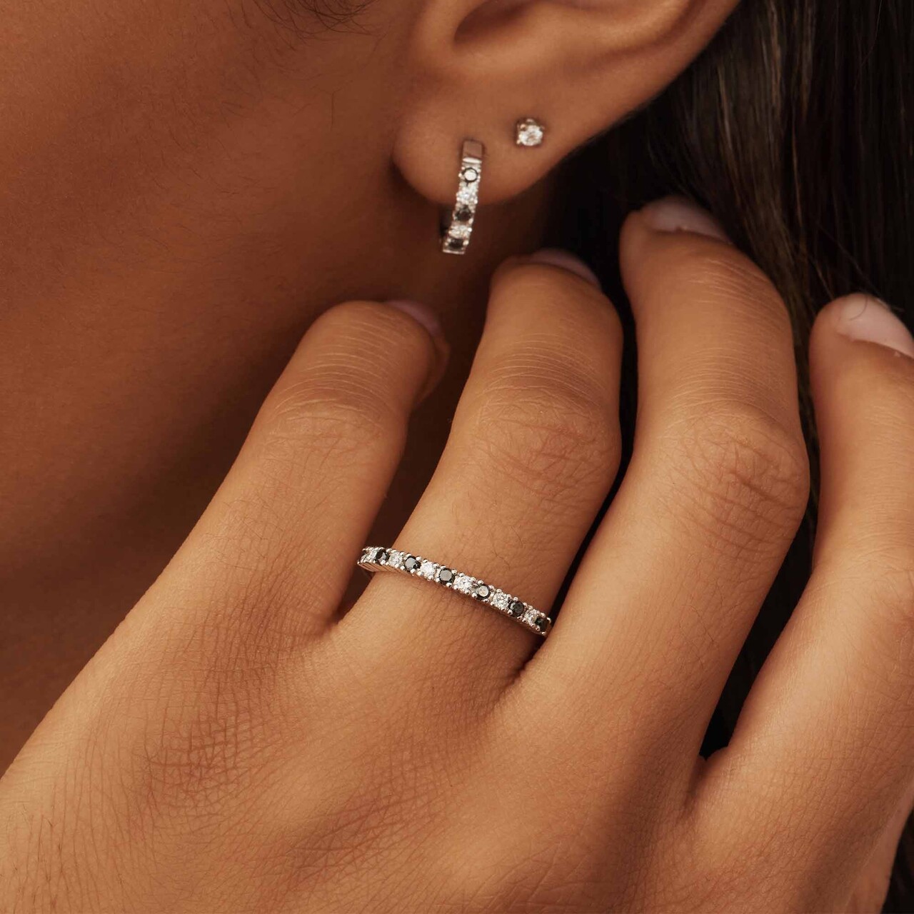 Isabel Bernard De la Paix Feline 14 karat white gold ring with black and white diamonds 0.20 carat