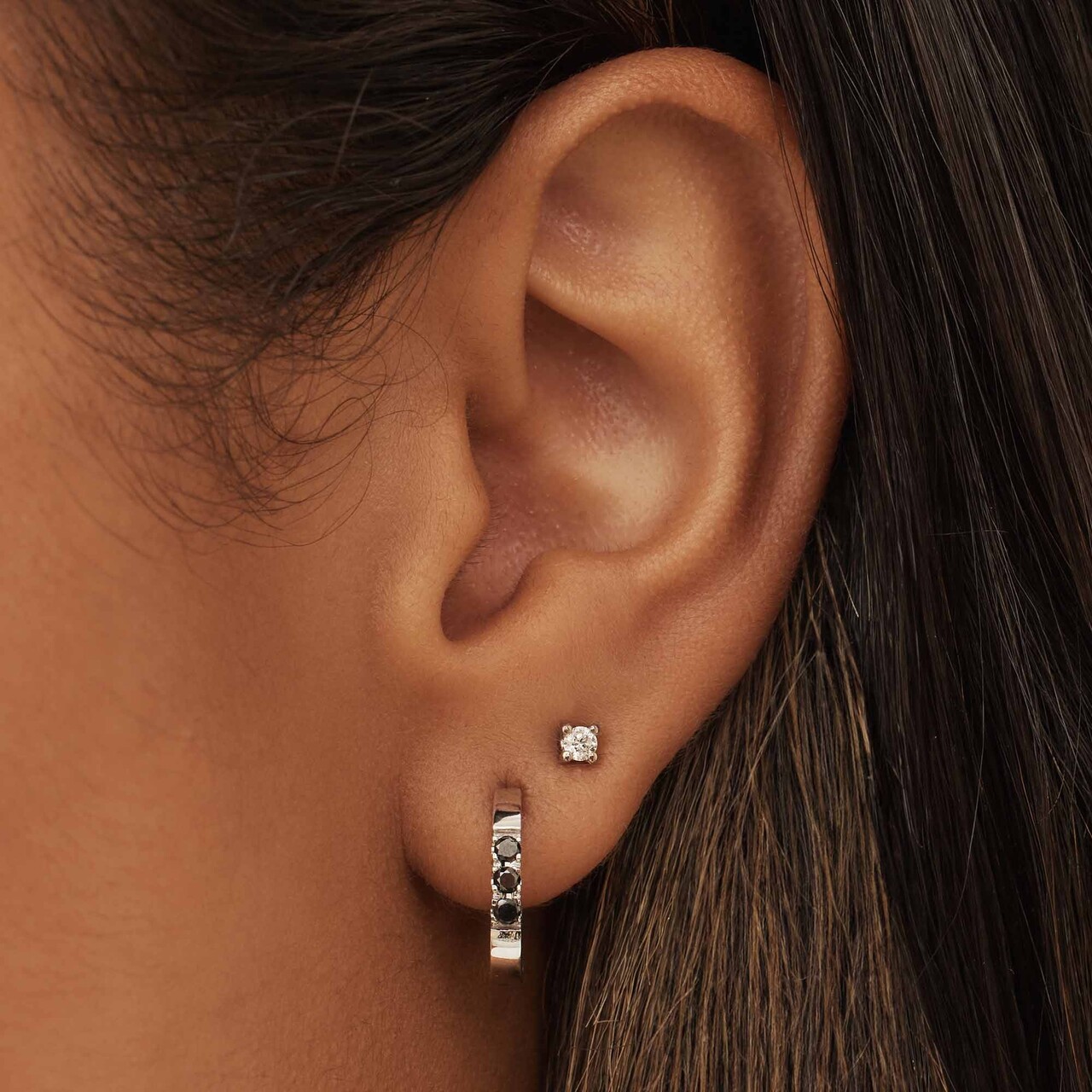 Isabel Bernard De la Paix Cecile 14 karat white gold hoop earrings with black diamond 0.15 carat