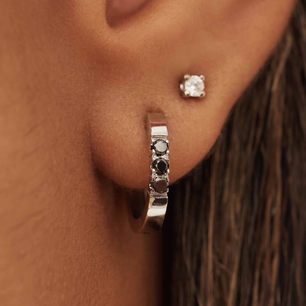 Isabel Bernard De la Paix Cecile 14 karat white gold hoop earrings with black diamond 0.15 carat