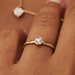 Isabel Bernard De la Paix Inaya anillo de oro de 14 quilates con diamante 0.02 carat