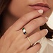 Isabel Bernard Baguette Nila anel de ouro de 14 quilates com azul zirconia