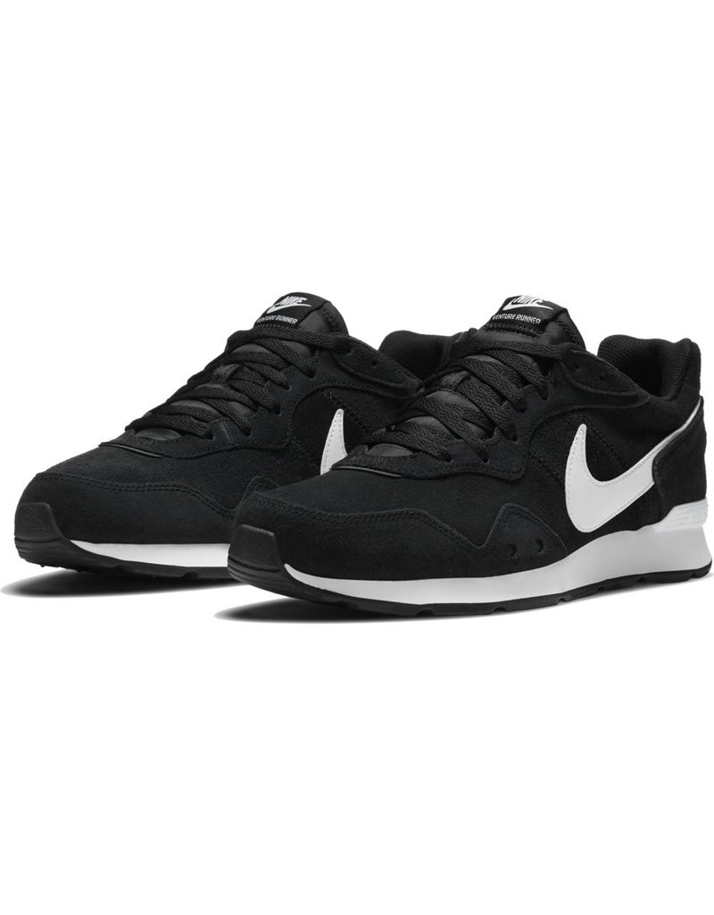 NIKE Venture Runnter Suede