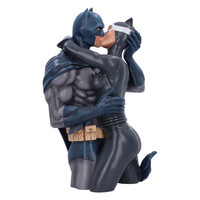 DC Comics Batman And Catwoman Kissing Bust 30CM