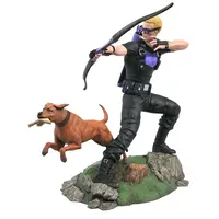 Marvel Hawkeye With Pizza Dog 23cm Pvc Gallery Diorama
