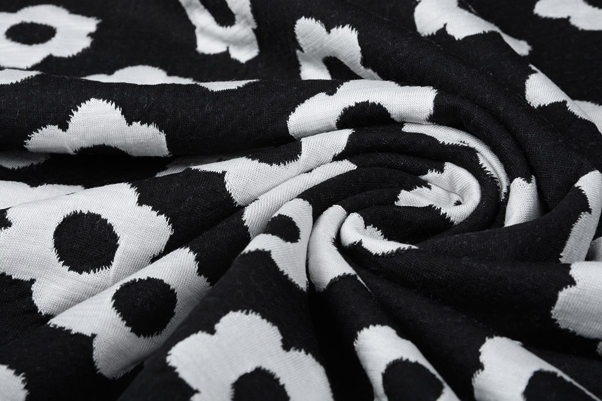 Jacquard knitted Flowers Black White