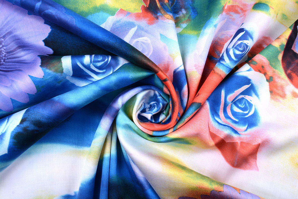 100% Viskose Digital Printed Gerbera und Rose Blue
