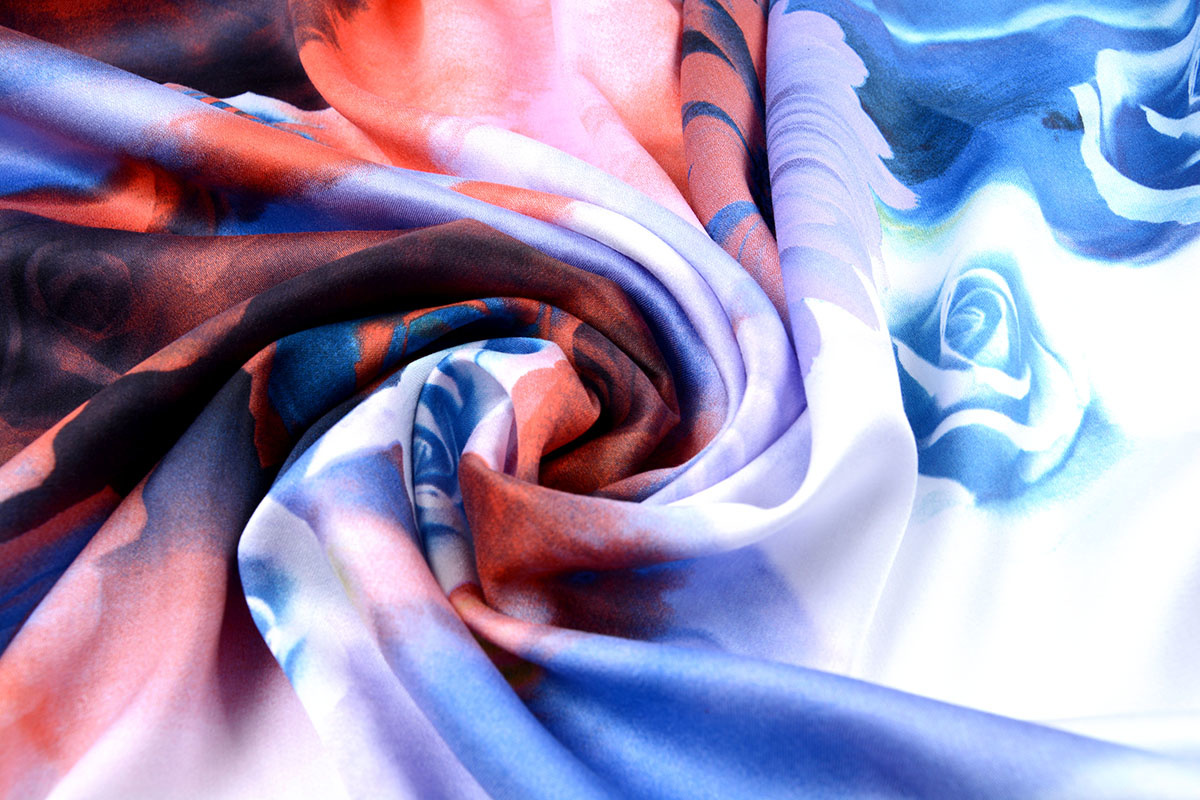 100% Viskose Digital Printed Gerbera und Rose Blue