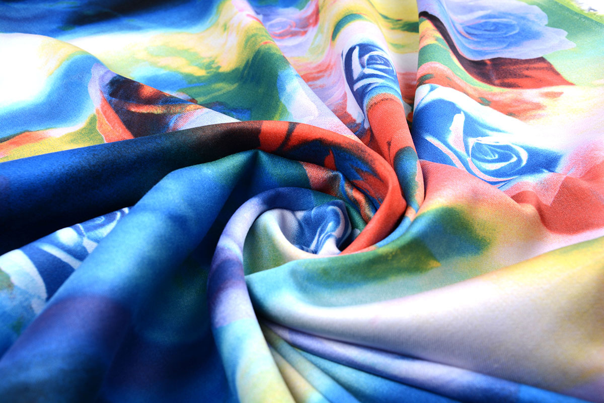 100% Viskose Digital Printed Gerbera und Rose Blue