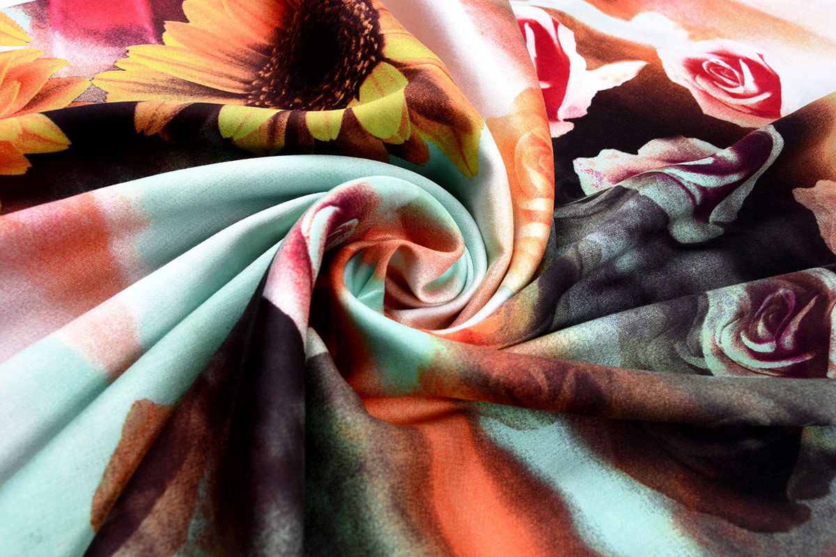 100% Viskose Digital Printed Gerbera und Rose Red