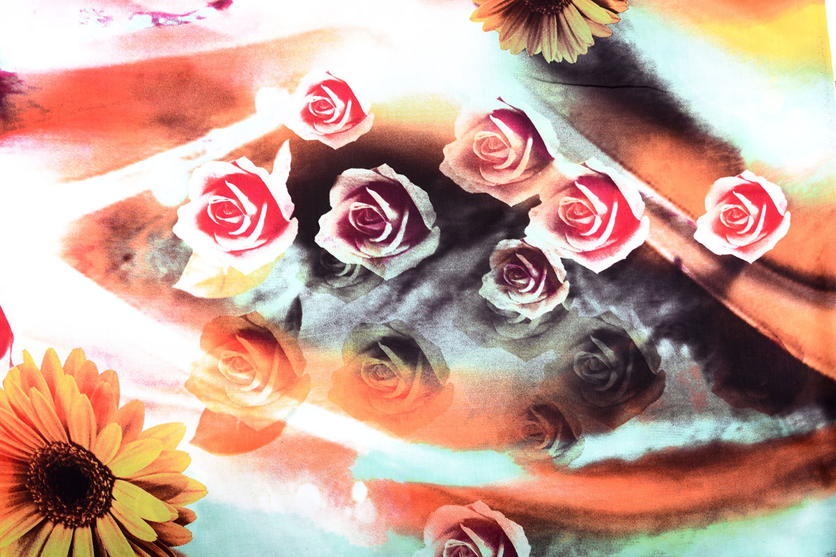 100% Viskose Digital Printed Gerbera und Rose Red