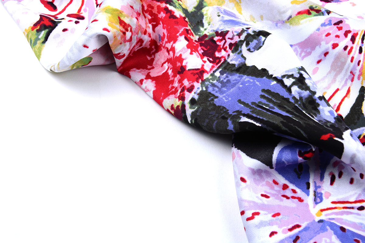 100% Viskose Digital Printed Lily