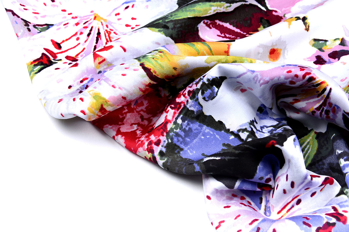 100% Viskose Digital Printed Lily