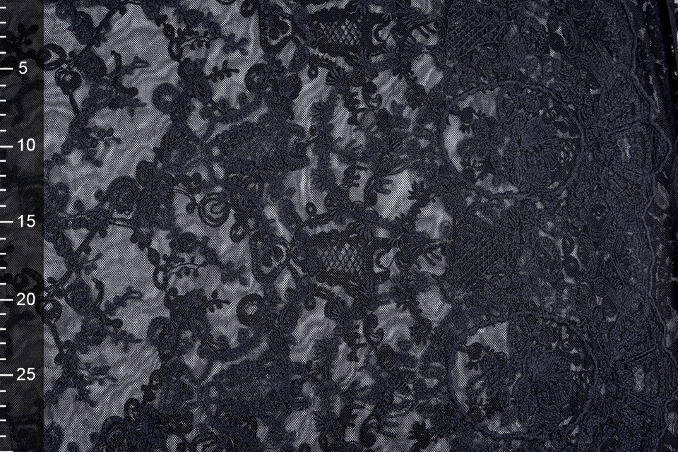 Spitze Schwarz