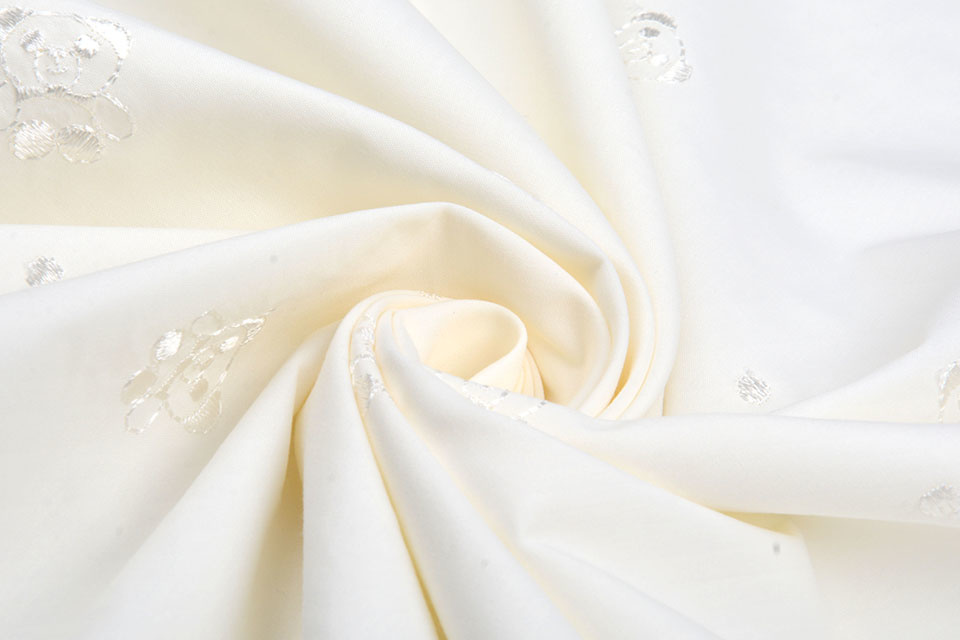 100% Cotton Broderie Lola Bear Creme