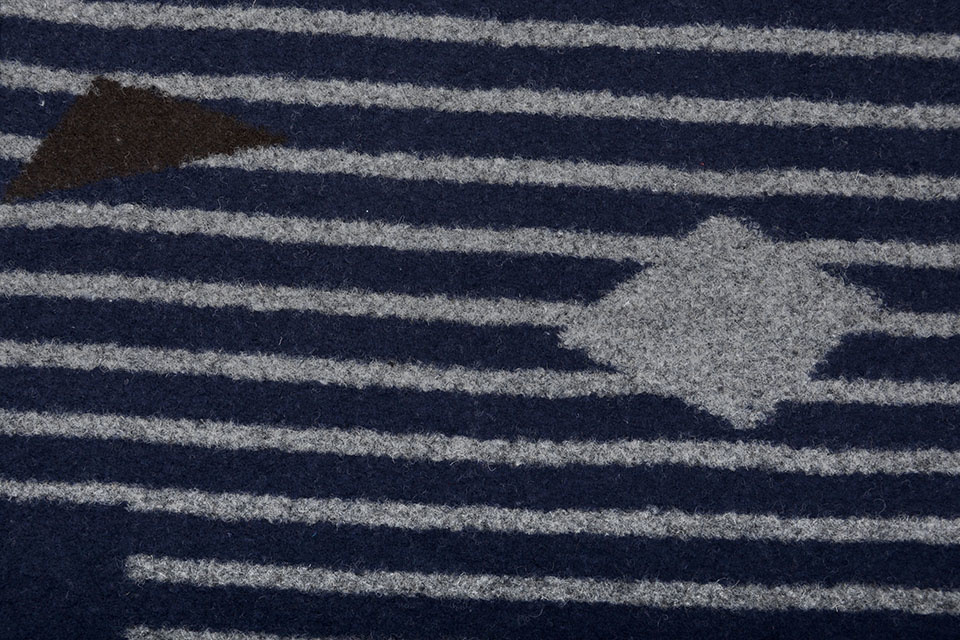 Gestrickter Wollstoff Streifen Kubic Marine