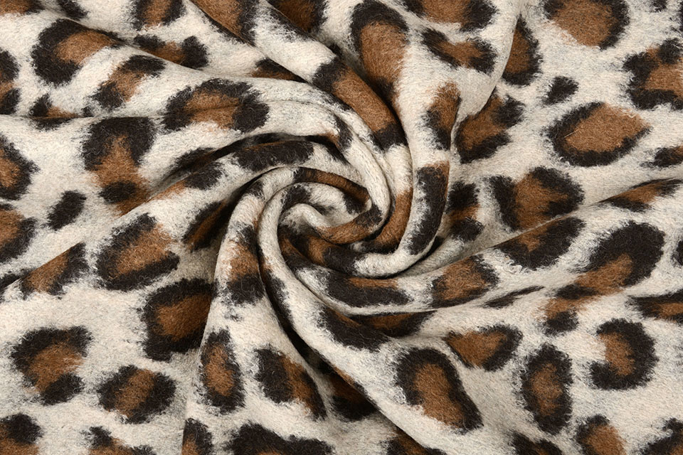 Gestrickter WollStoff Leopardenmotiv