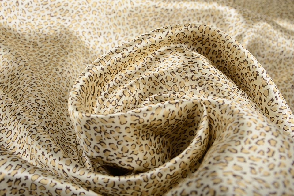 Polyester-Satin Pantherdruck Gold