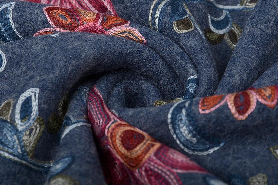 Blumengirlande Jeans