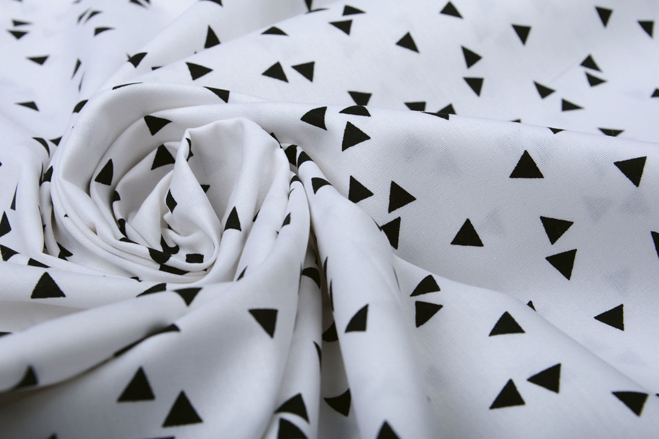 100% Digital Cotton Triangles White Black