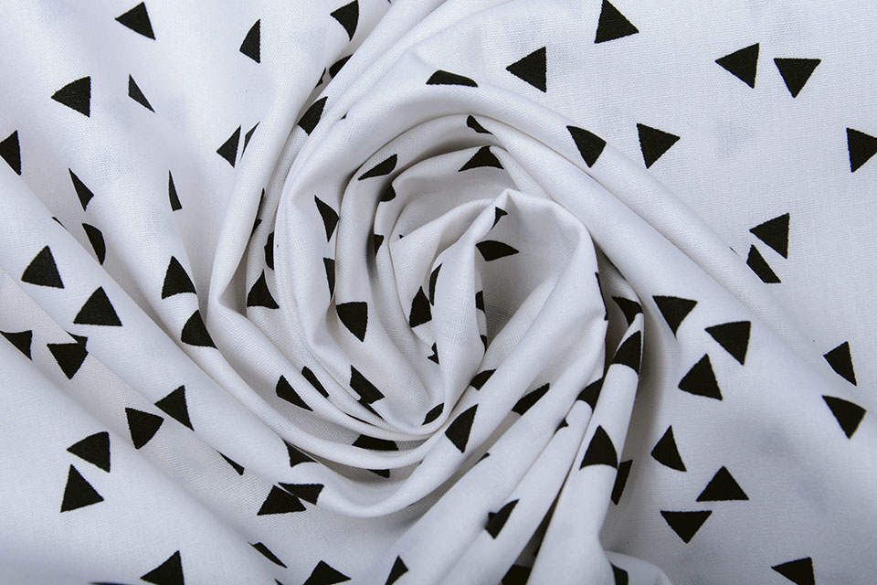 100% Digital Cotton Triangles White Black