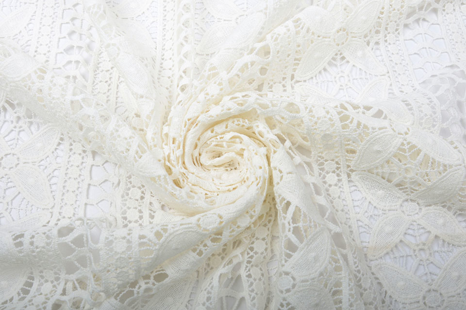 Spitze Strana Off white
