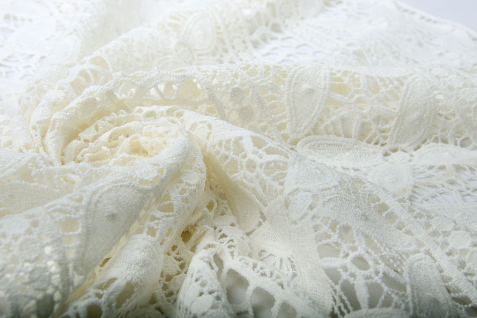 Spitze Strana Off white