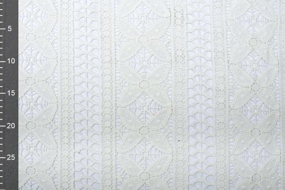 Spitze Strana Off white