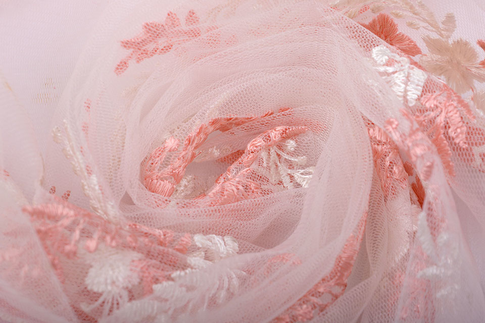 Mesh Embroidered Oliva Creme Pink