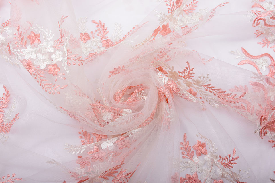 Mesh Embroidered Oliva Creme Pink