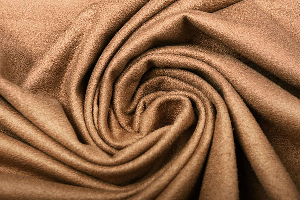 Leichtes Alcantara Suedine Cognac
