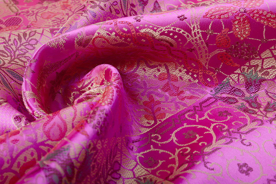 Brokaat Indian Tile Fuchsia