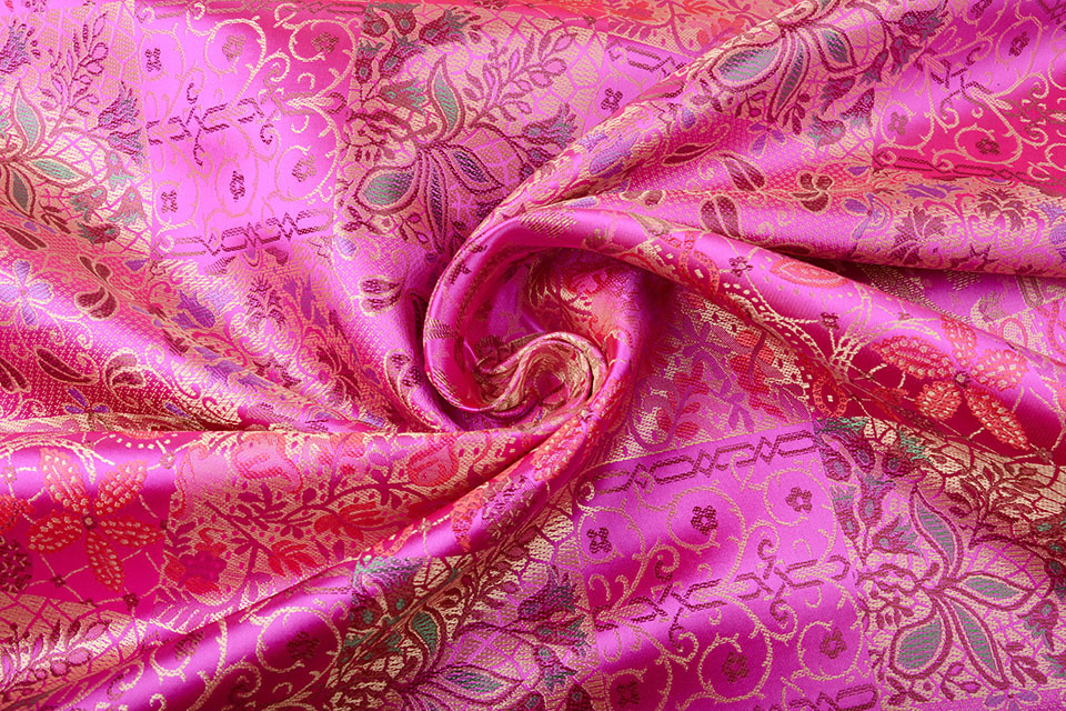 Brokaat Indian Tile Fuchsia