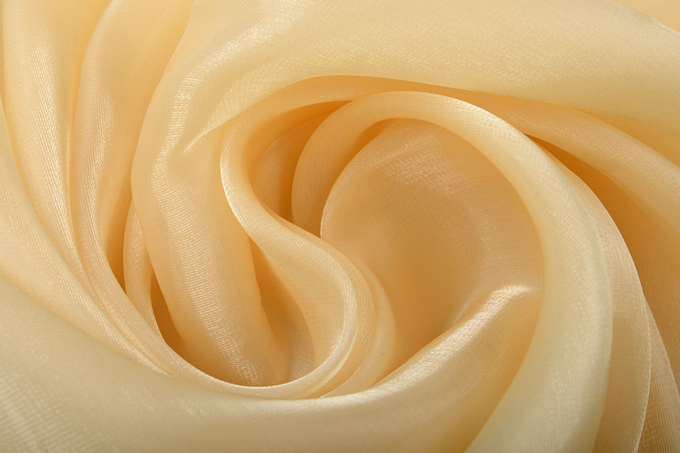 Korean Silk Licht Goud