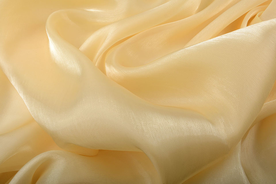 Korean Silk Licht Goud