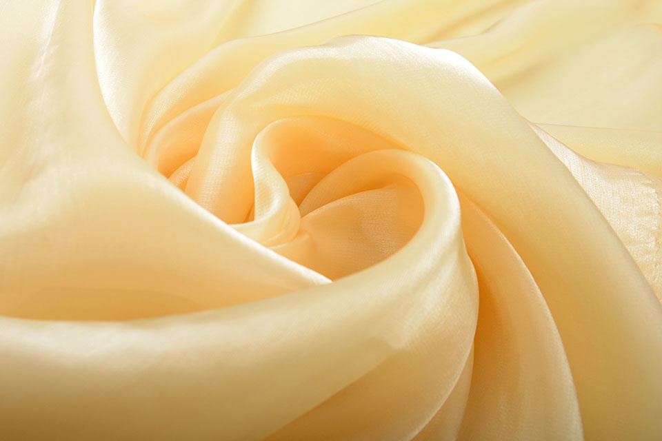 Korean Silk Licht Goud