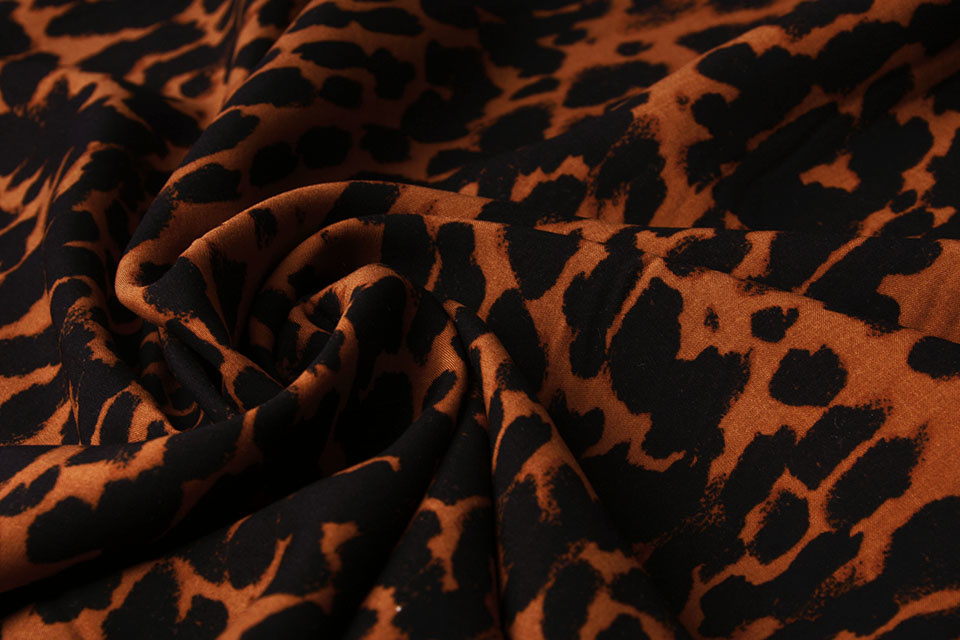 100% Viscose Panther Print Brique