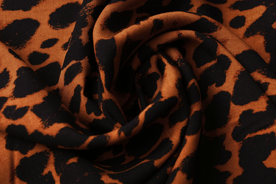 100% Viscose Panther Print Brique