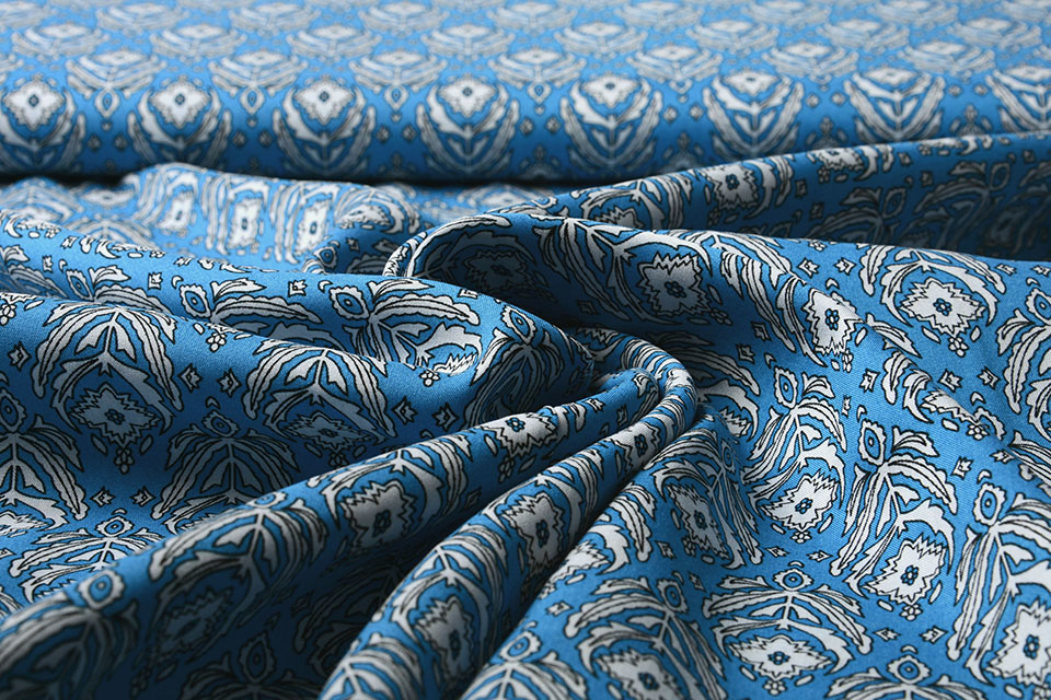 100% Viskose Ornaments Blau