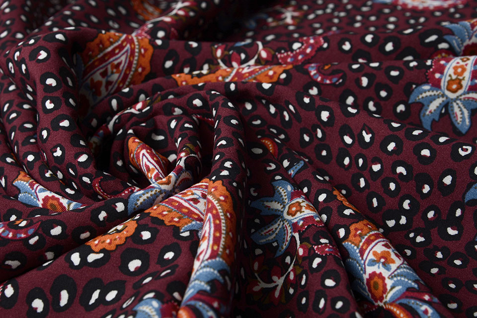 100% Viscose Panther Paisley Bordeaux