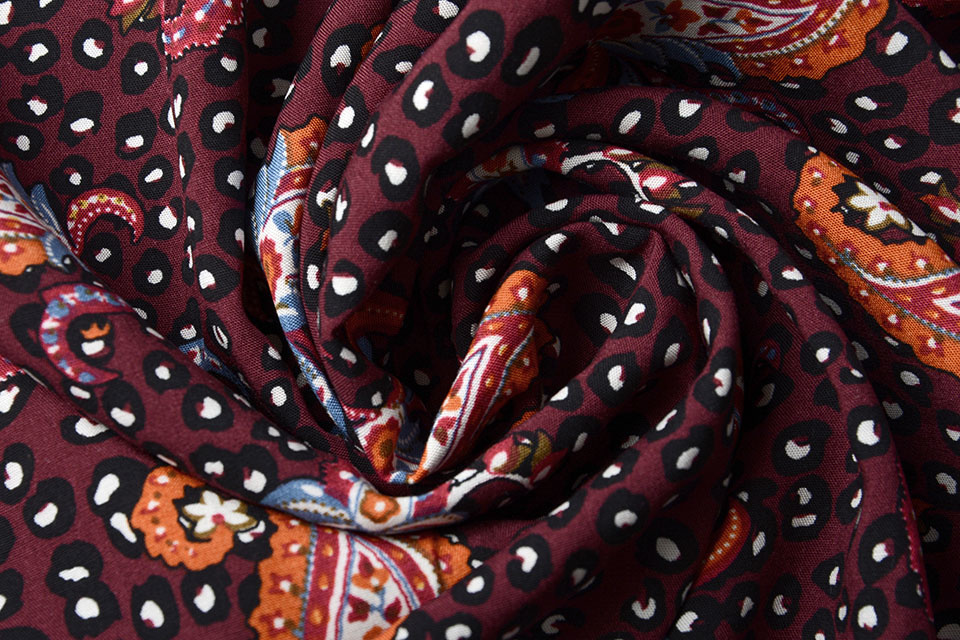 100% Viscose Panther Paisley Bordeaux