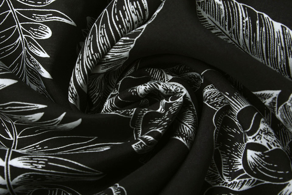 100% Viscose Scarlett Bloemen Zwart