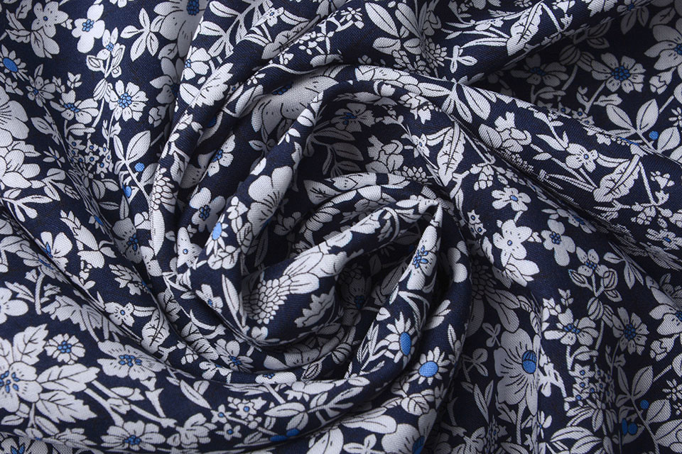 100% Viscose Sylvie Kleine Bloemen Marine Blauw