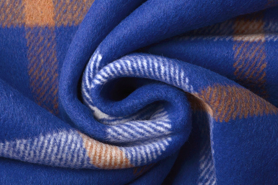 Gestrickter Wollstoff Karo Kobaltblau