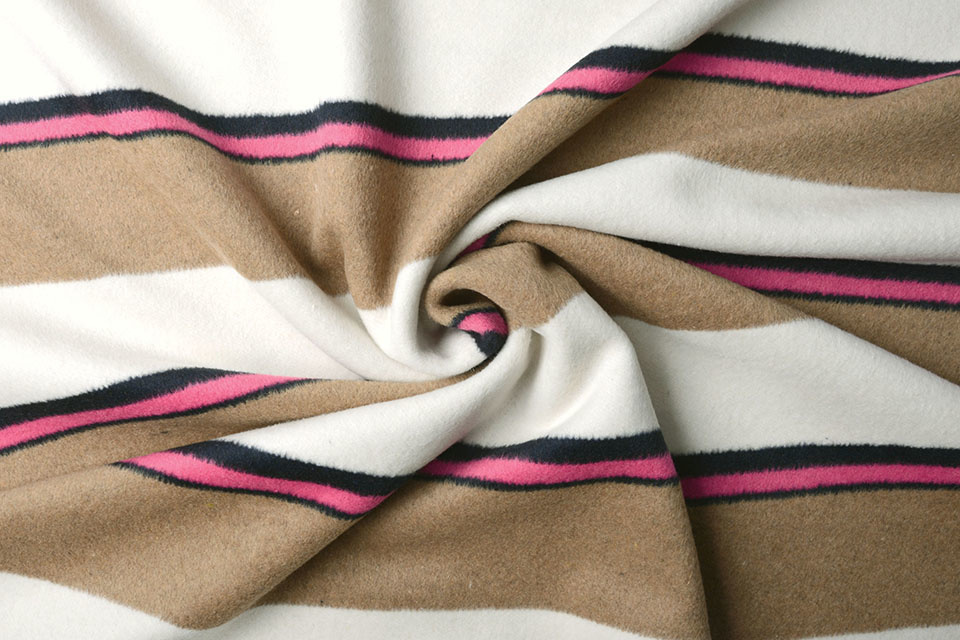 Gestrickter Wollstoff Streifen Mokka Creme