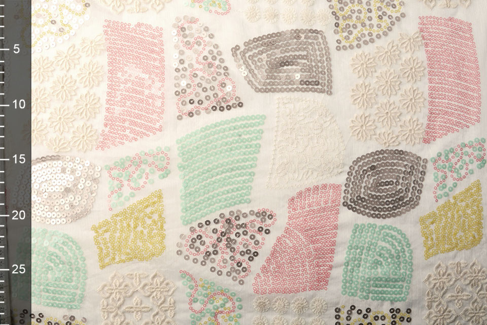 Geborduurde Pailletten op Chiffon Maya Off White